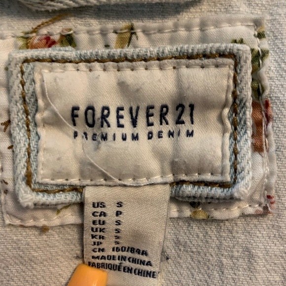 5/$25!!!  Sleeveless Denim Vest - Picture 5 of 9